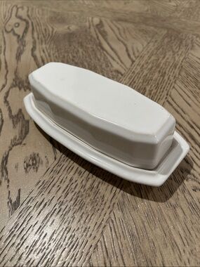 Vintage Pfaltzgraff White stoneware Heritage pattern Butter Dish with Lid